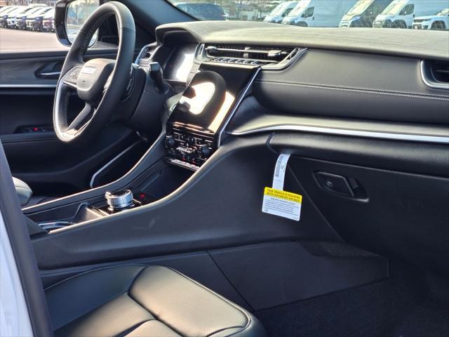 new 2025 Jeep Grand Cherokee car, priced at $49,537