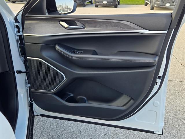 new 2025 Jeep Grand Cherokee car, priced at $49,537