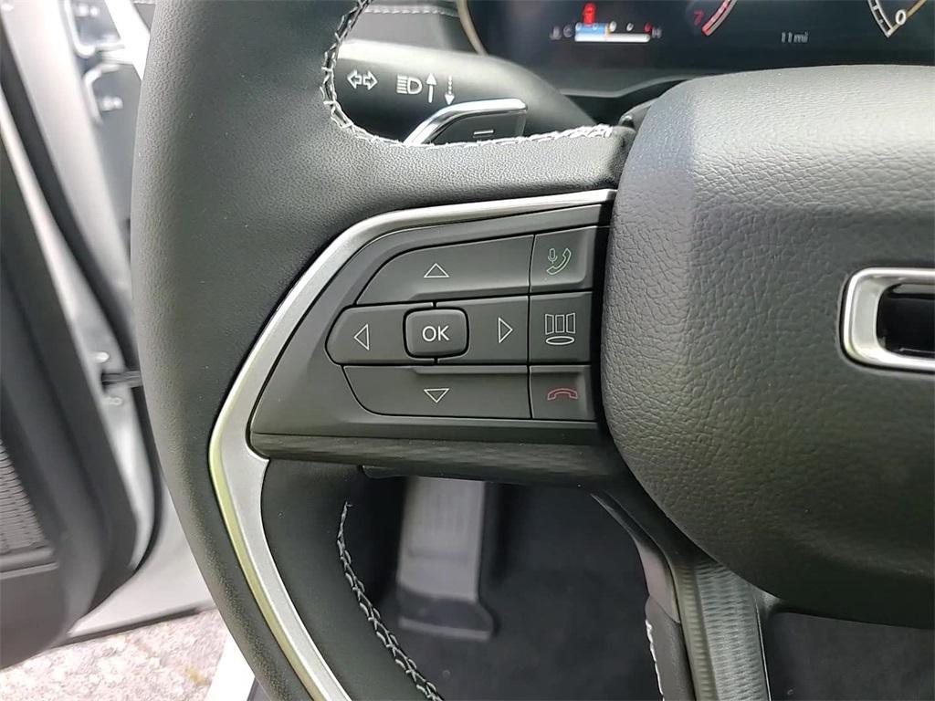 new 2025 Jeep Grand Cherokee car, priced at $37,839