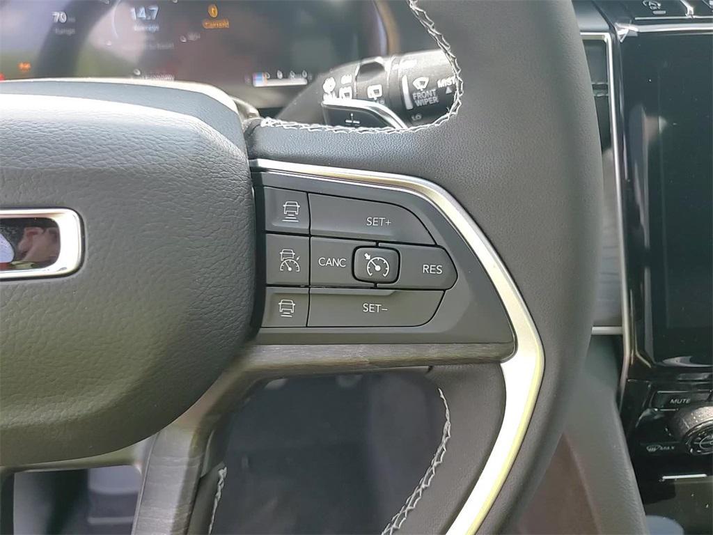 new 2025 Jeep Grand Cherokee car, priced at $50,590