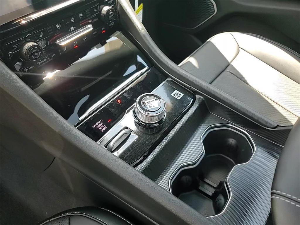 new 2025 Jeep Grand Cherokee car, priced at $50,590