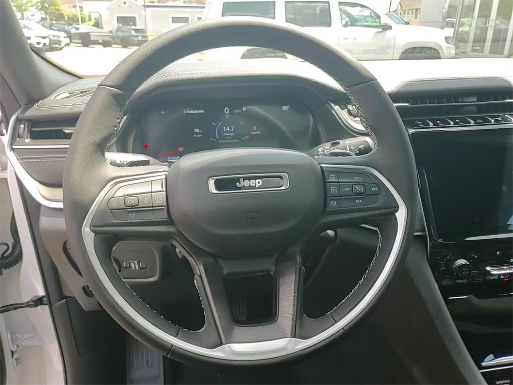 new 2025 Jeep Grand Cherokee car, priced at $50,590