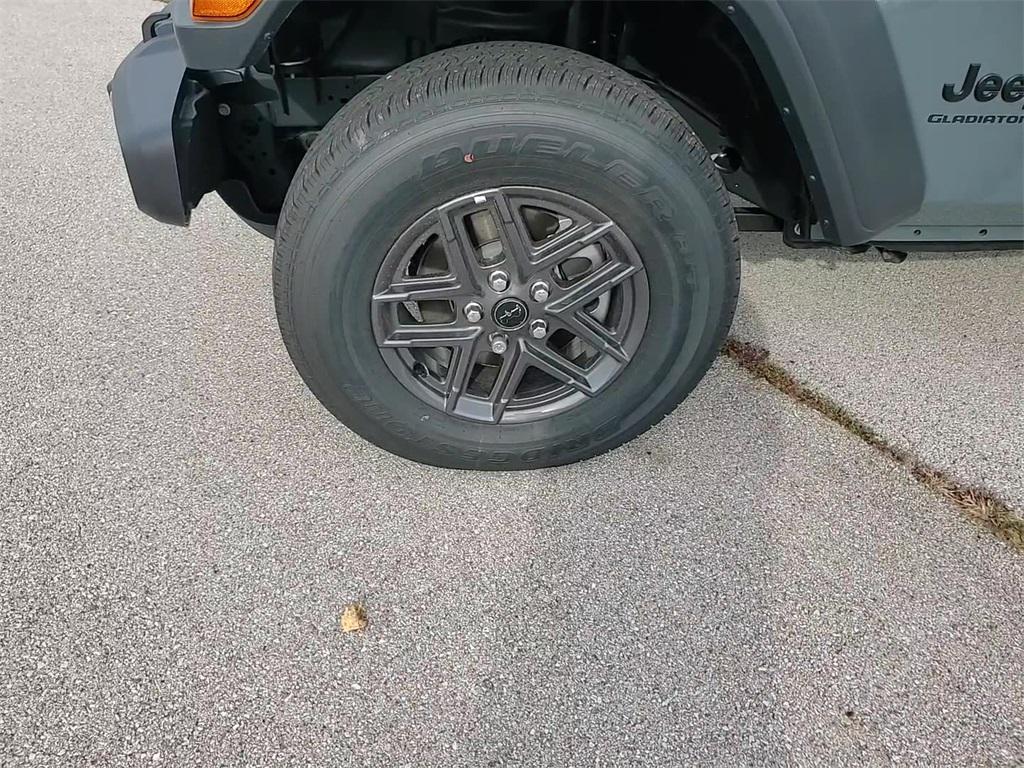 new 2025 Jeep Gladiator car, priced at $41,823