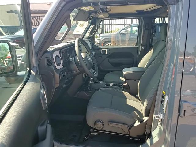 new 2025 Jeep Gladiator car, priced at $41,905