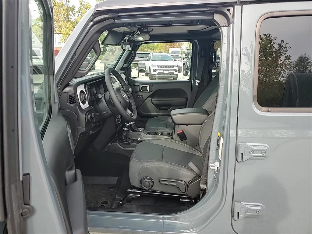 new 2025 Jeep Gladiator car, priced at $41,823