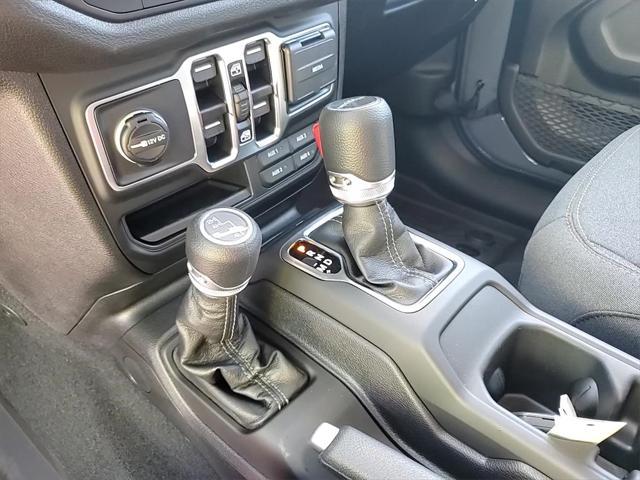 new 2025 Jeep Gladiator car, priced at $41,905