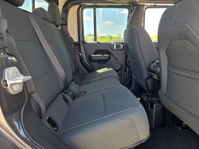 new 2025 Jeep Gladiator car, priced at $39,905