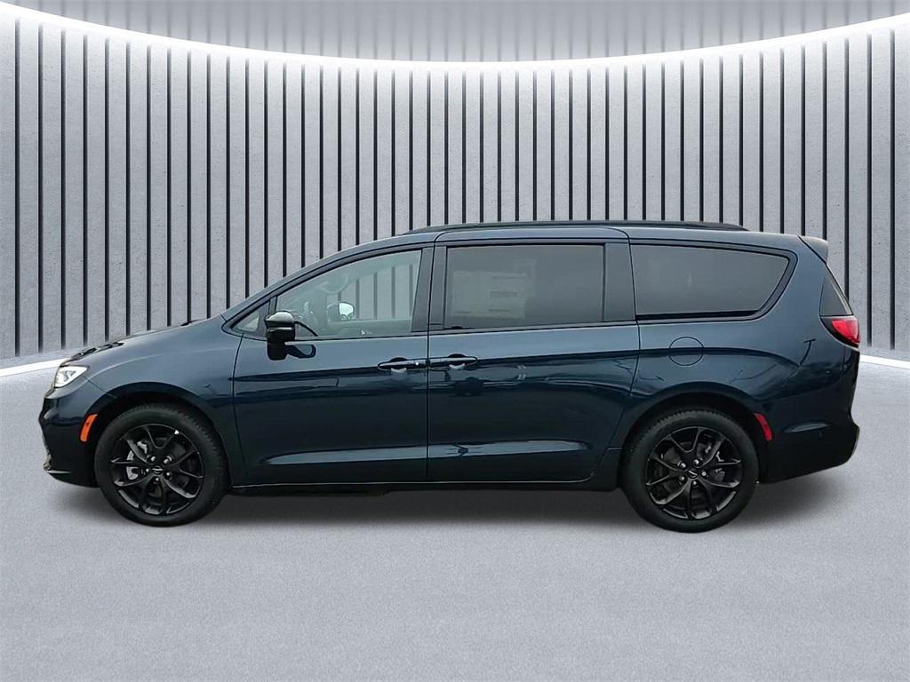 new 2024 Chrysler Pacifica car, priced at $44,130