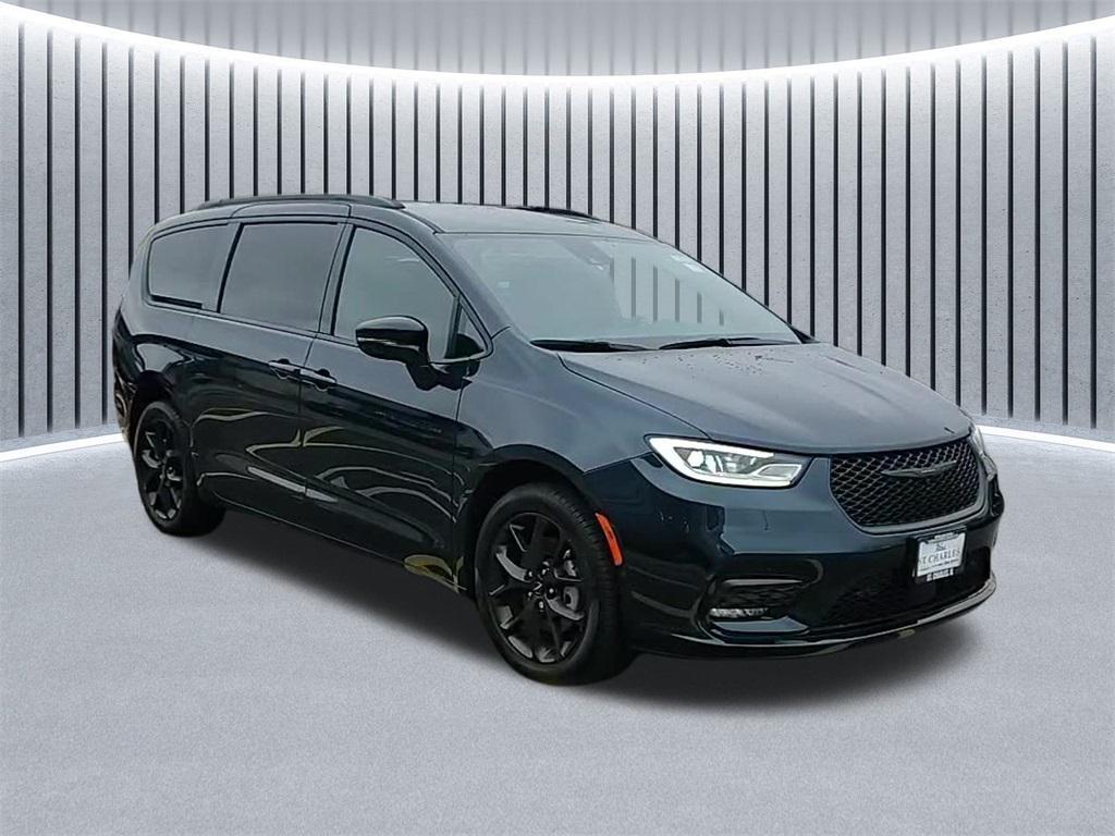 new 2024 Chrysler Pacifica car, priced at $44,130