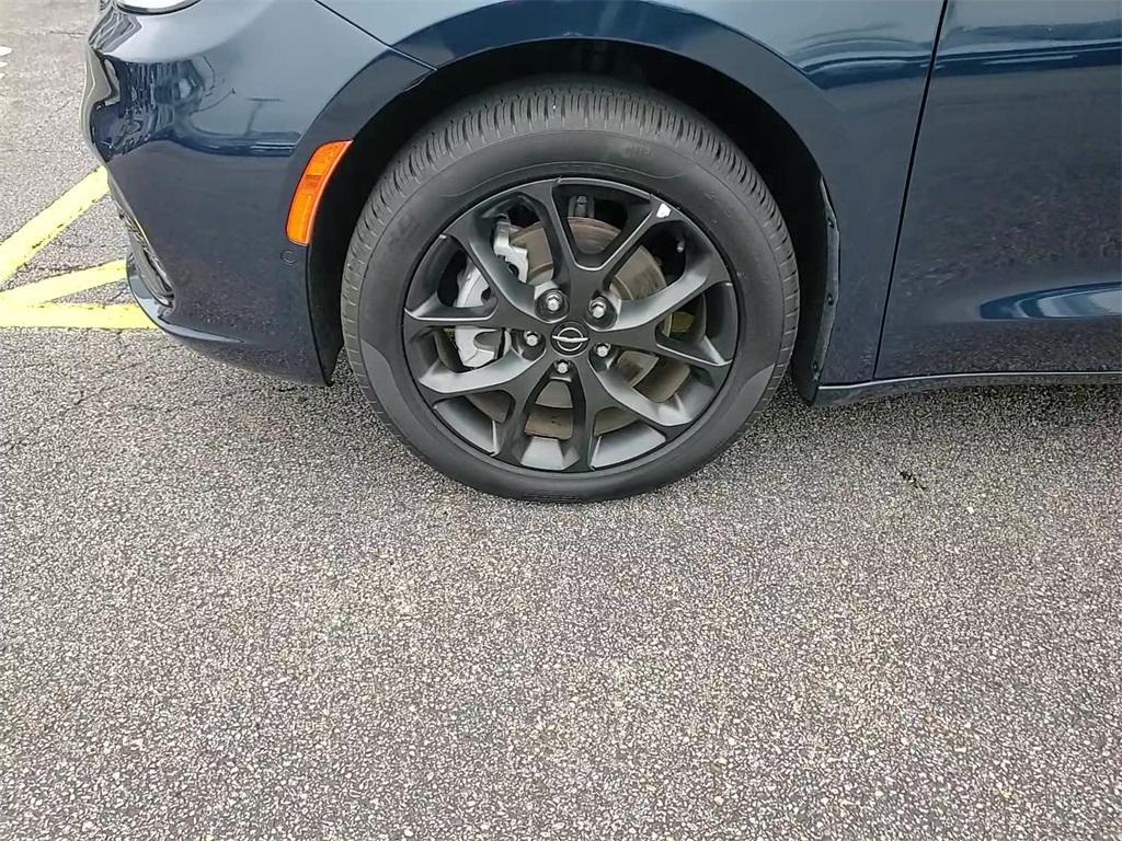 new 2024 Chrysler Pacifica car, priced at $44,130