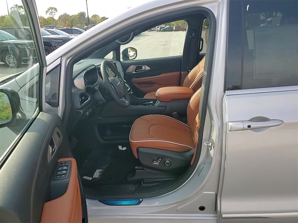 new 2026 Chrysler Pacifica car, priced at $53,894
