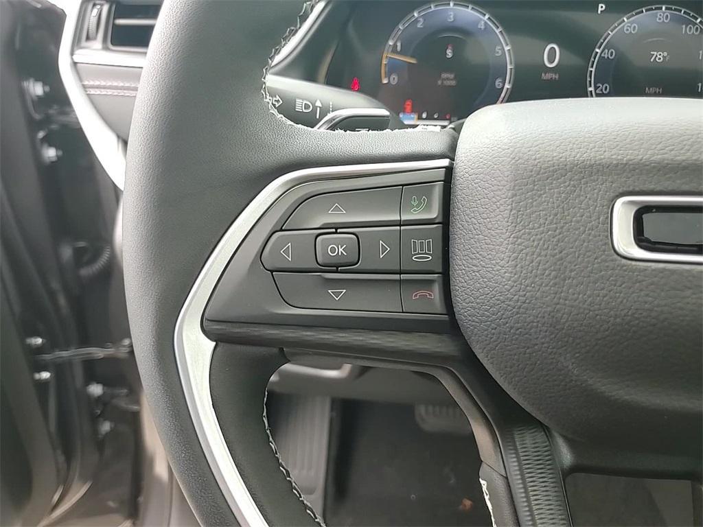 new 2025 Jeep Grand Cherokee car, priced at $42,739