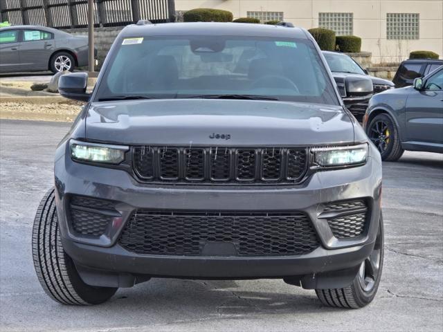 new 2025 Jeep Grand Cherokee car, priced at $45,675