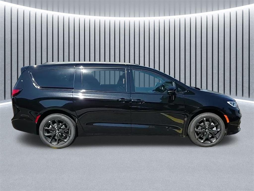 new 2026 Chrysler Pacifica car, priced at $50,256