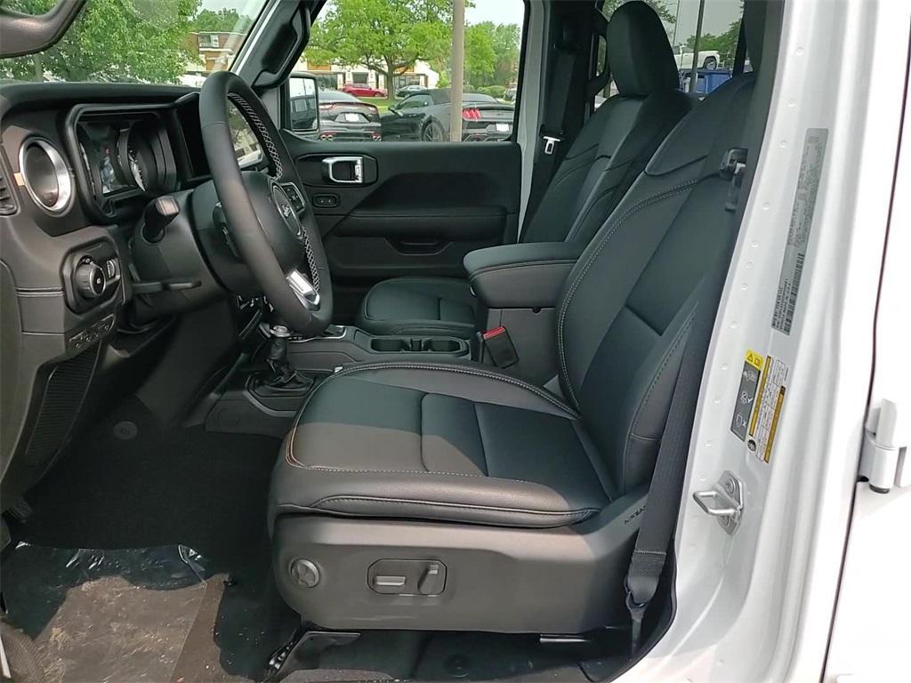 new 2025 Jeep Wrangler car, priced at $53,615