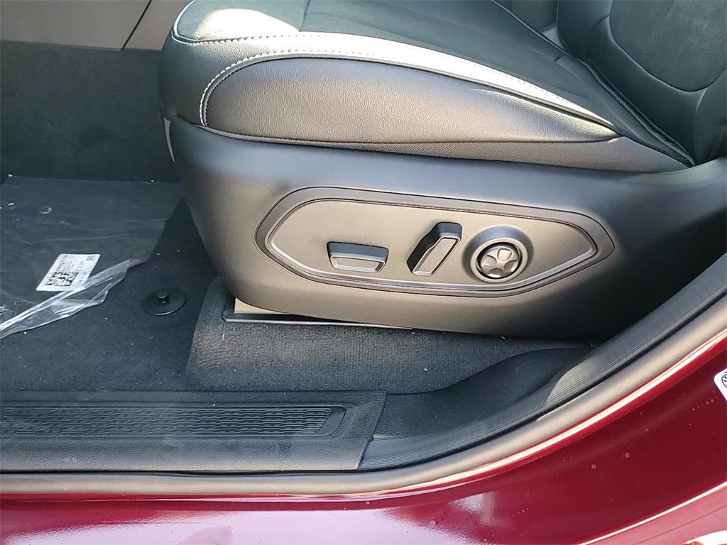 new 2025 Jeep Grand Cherokee car, priced at $41,288