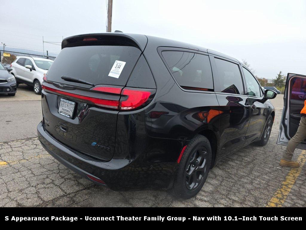 used 2022 Chrysler Pacifica Hybrid car, priced at $24,995