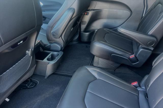 new 2024 Chrysler Pacifica car, priced at $46,086