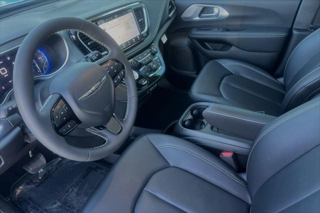 new 2024 Chrysler Pacifica car, priced at $46,086