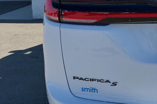 new 2024 Chrysler Pacifica car, priced at $46,086