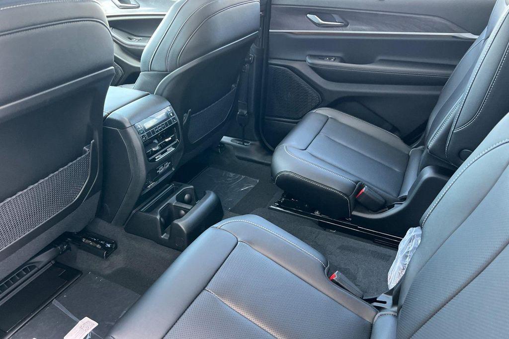 new 2025 Jeep Grand Cherokee L car, priced at $53,937