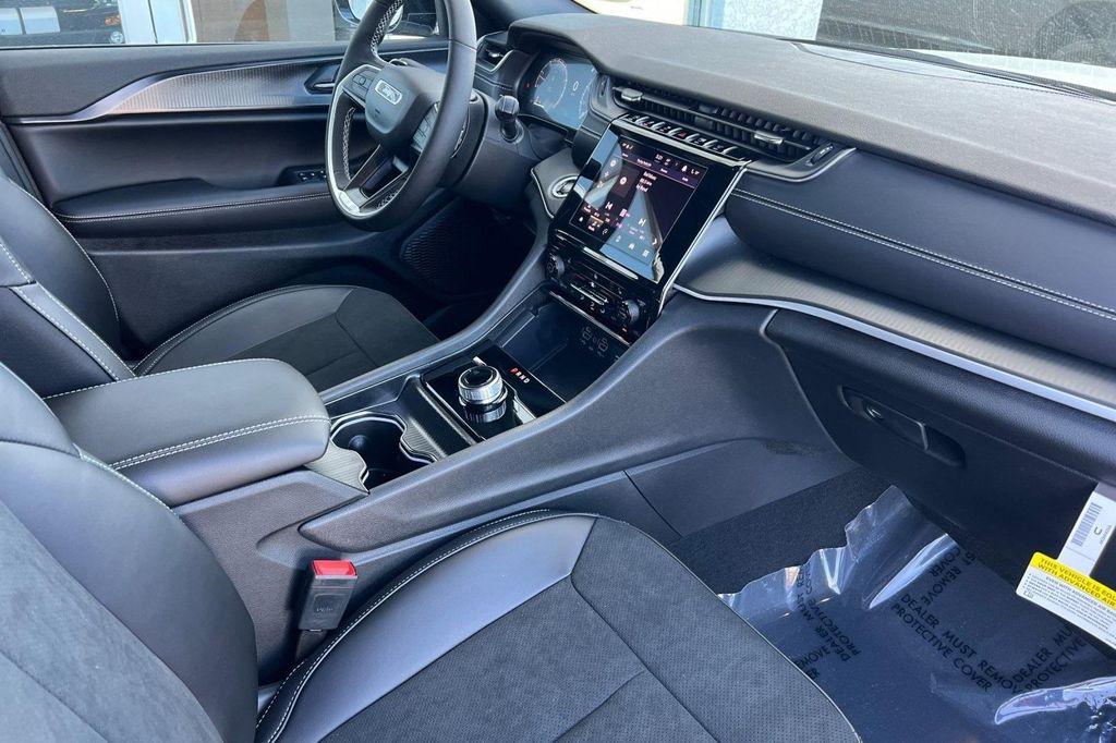 new 2025 Jeep Grand Cherokee L car, priced at $41,592