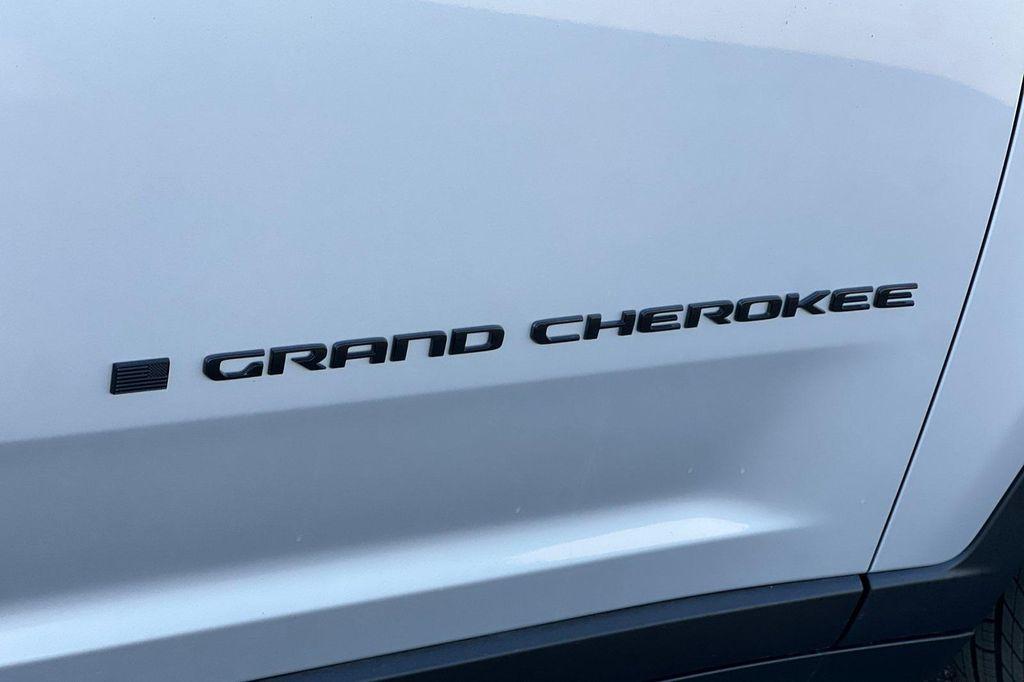 new 2025 Jeep Grand Cherokee L car, priced at $45,072