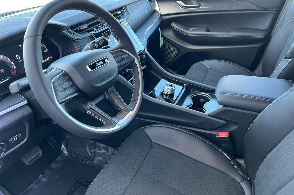 new 2025 Jeep Grand Cherokee L car, priced at $41,592