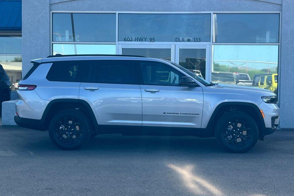 new 2025 Jeep Grand Cherokee L car, priced at $45,072