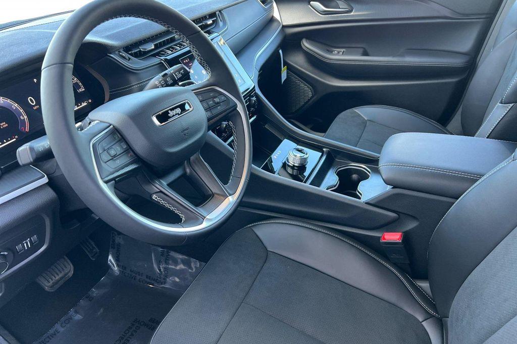 new 2025 Jeep Grand Cherokee L car, priced at $45,072