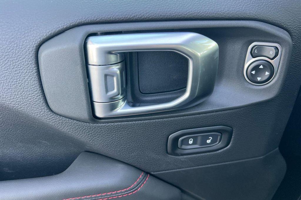 new 2025 Jeep Gladiator car, priced at $52,327