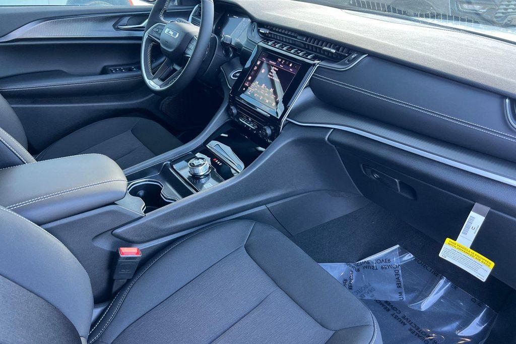 new 2025 Jeep Grand Cherokee L car, priced at $42,034
