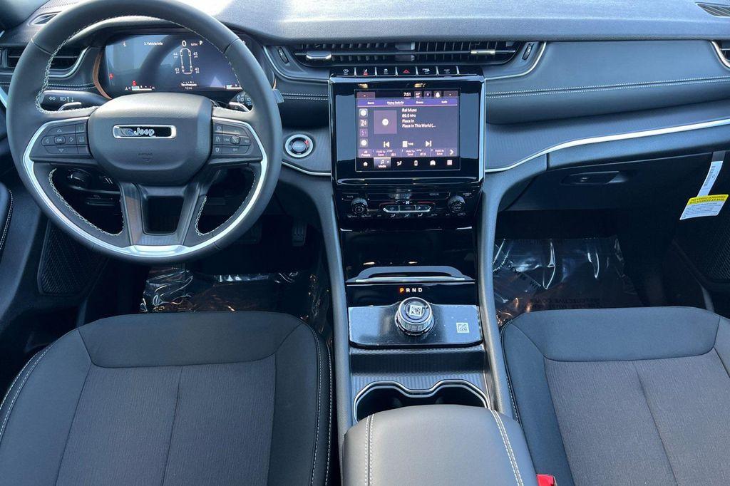 new 2025 Jeep Grand Cherokee L car, priced at $42,034
