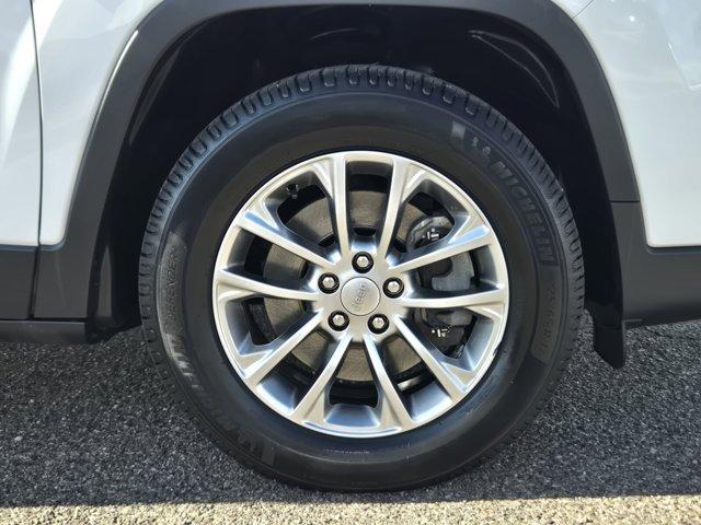 used 2019 Jeep Cherokee car, priced at $15,136