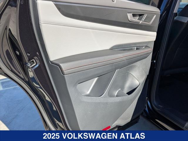 new 2025 Volkswagen Atlas car, priced at $49,586