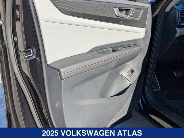 new 2025 Volkswagen Atlas car, priced at $49,586