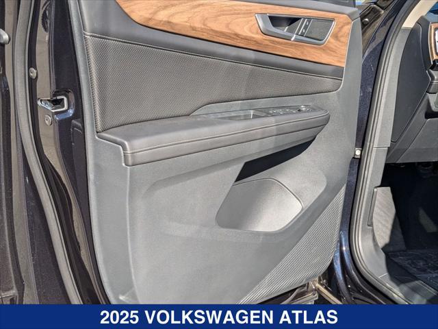 new 2025 Volkswagen Atlas car, priced at $40,216