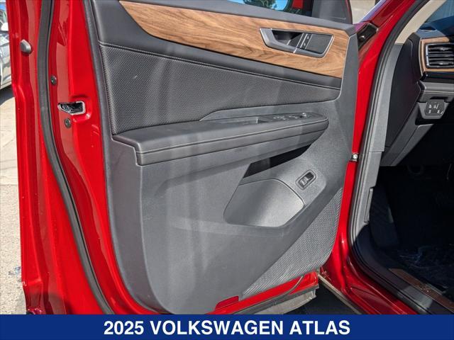 new 2025 Volkswagen Atlas car, priced at $48,900