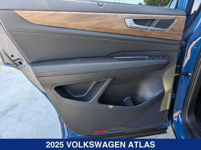 new 2025 Volkswagen Atlas car, priced at $46,686