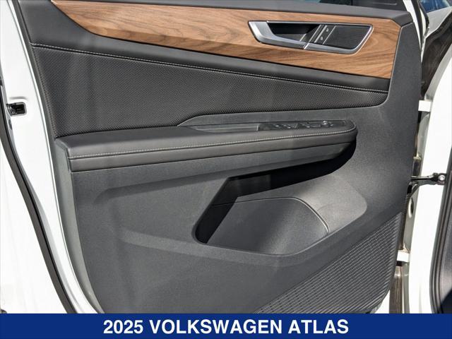 new 2025 Volkswagen Atlas car, priced at $40,326