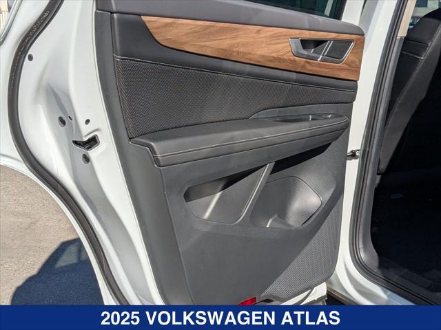 new 2025 Volkswagen Atlas car, priced at $40,326