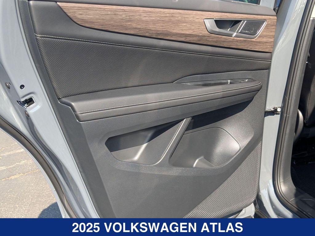 new 2025 Volkswagen Atlas car, priced at $57,376