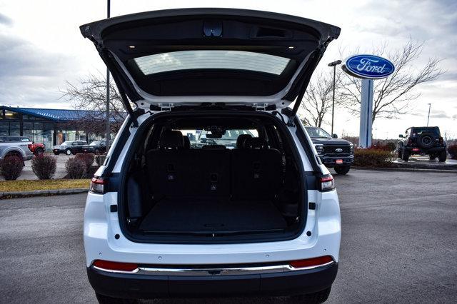 new 2025 Jeep Grand Cherokee car, priced at $46,000