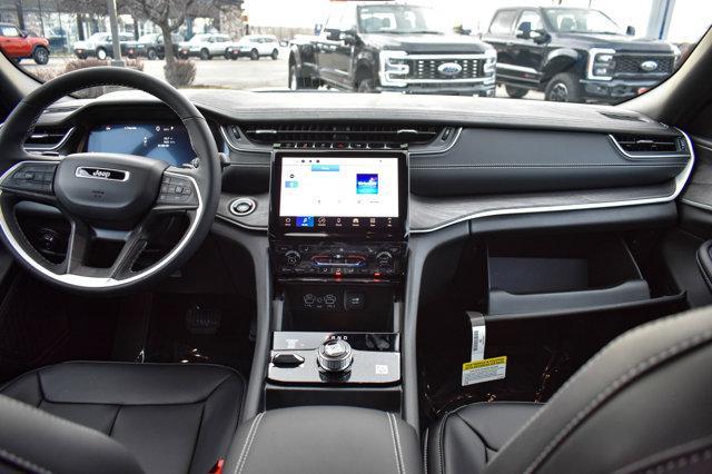 new 2025 Jeep Grand Cherokee car, priced at $46,000