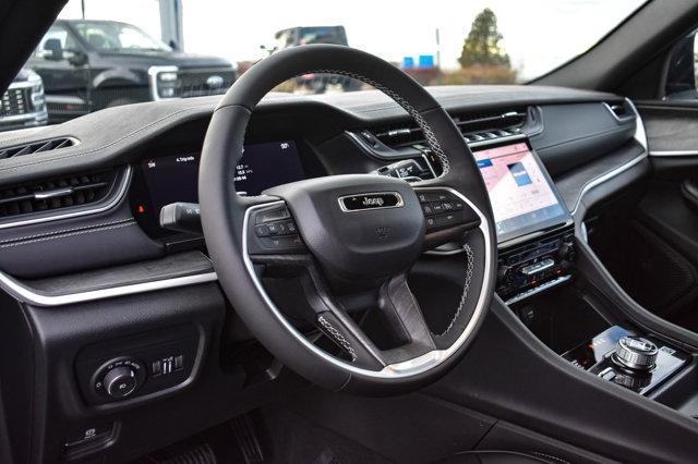 new 2025 Jeep Grand Cherokee car, priced at $46,000