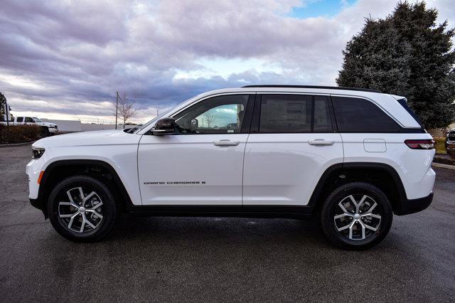 new 2025 Jeep Grand Cherokee car, priced at $46,000