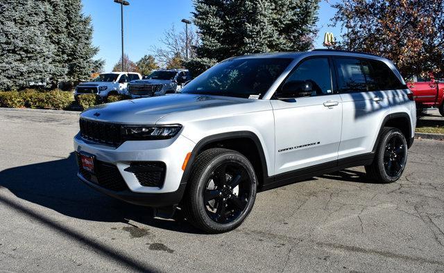 new 2024 Jeep Grand Cherokee car, priced at $43,339