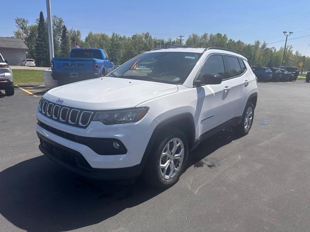 new 2024 Jeep Compass car, priced at $30,200