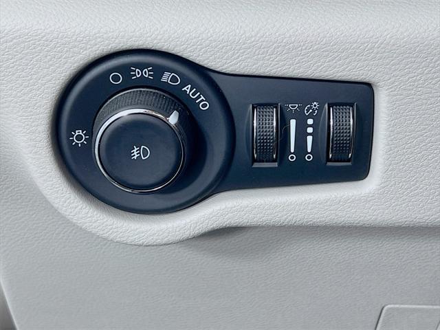 used 2023 Chrysler Pacifica car, priced at $27,856