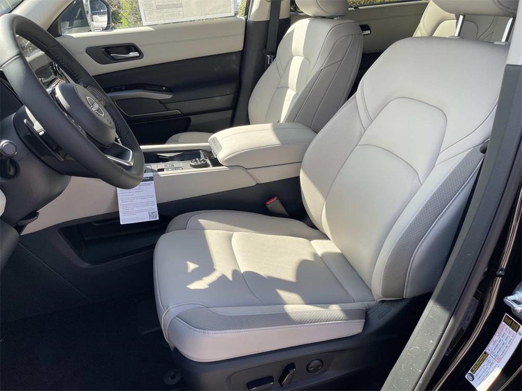 new 2025 Nissan Pathfinder car, priced at $39,715